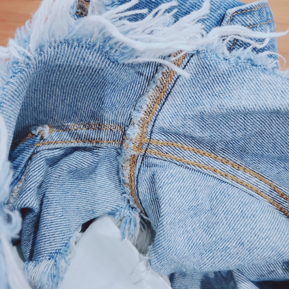 Levi's × Revolve Oxnard Athens High Rise Frayed Shorts - Picture 6 of 10
